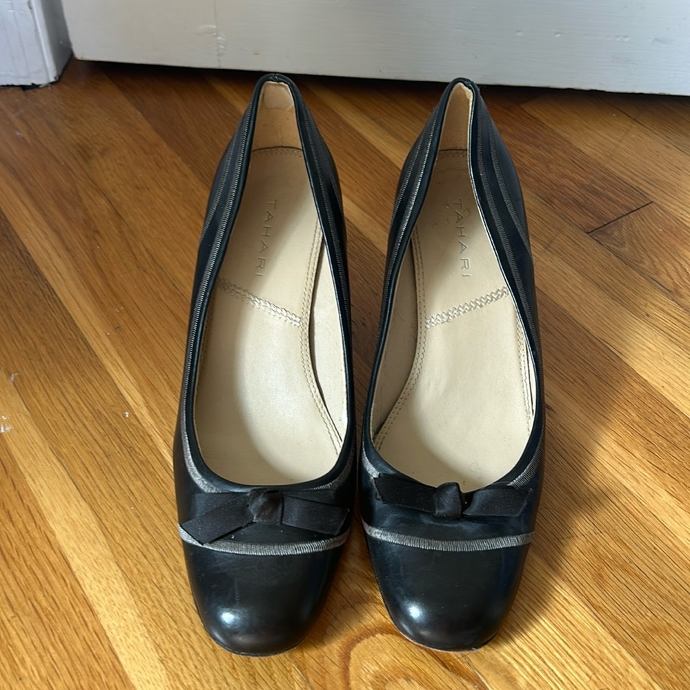 Tahari black pumps